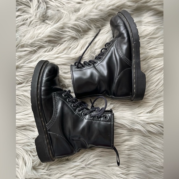 Dr. Martens 8-Hole Monochrome Black Vintage - Picture 4 of 9